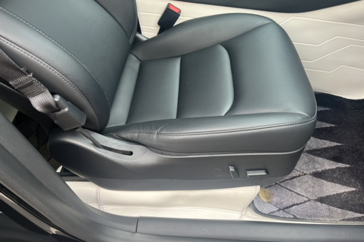 Tesla Model Y 2023 #20 Tesla Model Y 2023 car image #20