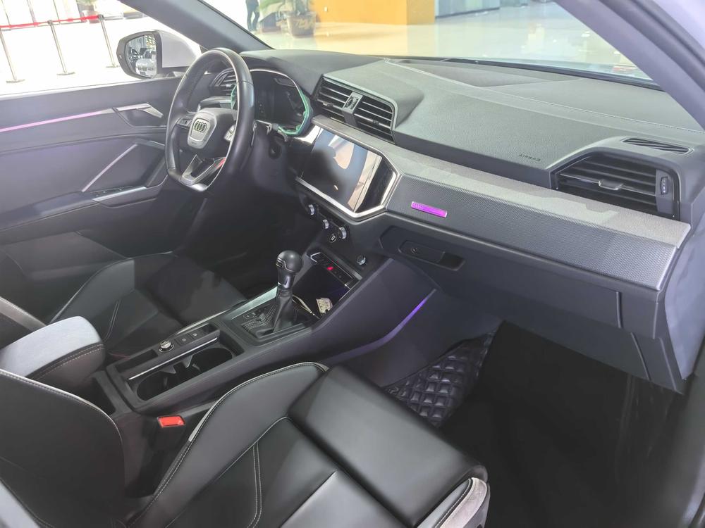 Audi Q3 2023 car image #11