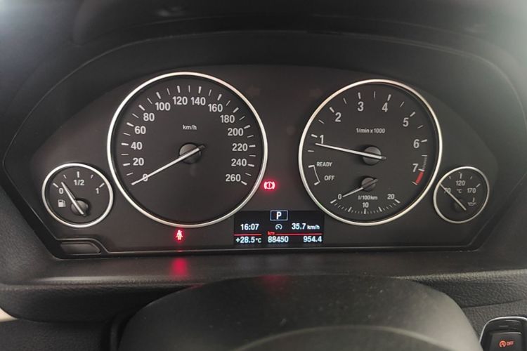 BMW 3 Series 2015 car image #16