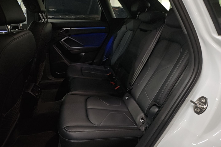 Audi Q3 2024 car image #13