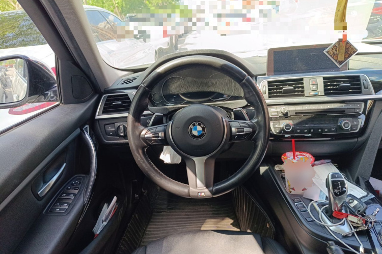 BMW 3 Series 2018 car image #11