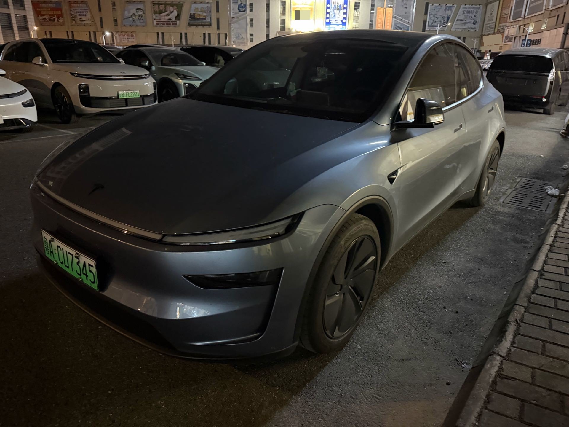 Tesla Model Y 2025 #2 Tesla Model Y 2025 صورة سيارة #2
