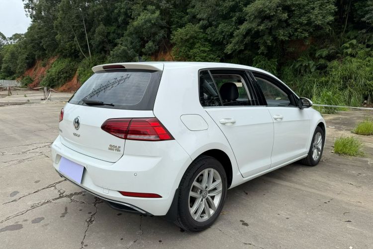 Volkswagen Golf 2019 car image #7