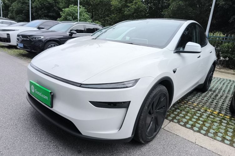 Tesla Model Y 2025 #2 Tesla Model Y 2025 car image #2