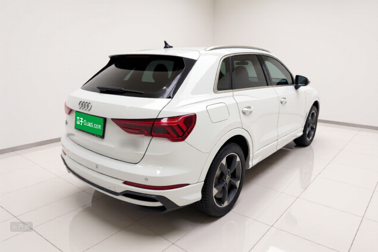 Audi Q3 2019 car image #7