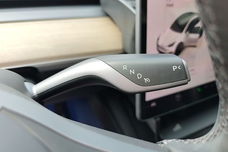 Tesla Model Y 2022 car image #19