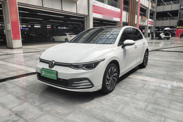 Volkswagen Golf 2022 car image #2
