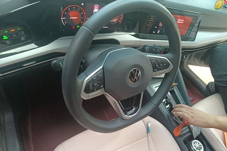 Volkswagen Golf 2022 car image #11
