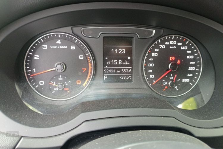 Audi Q3 2019 car image #14