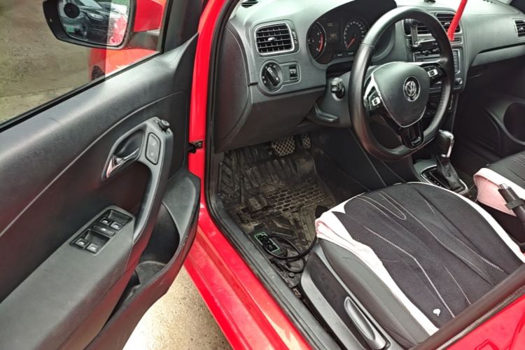 Volkswagen Polo 2017 car image #16