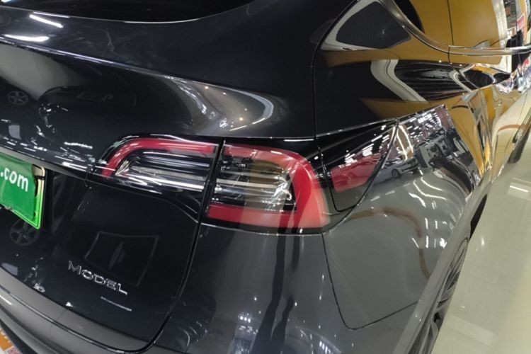 Tesla Model Y 2024 car image #8