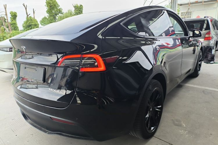 Tesla Model Y 2022 car image #7