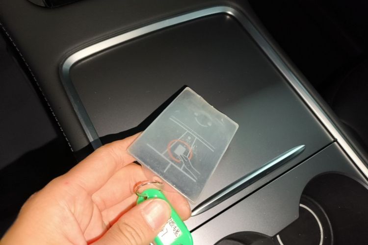 Tesla Model Y 2021 car image #14