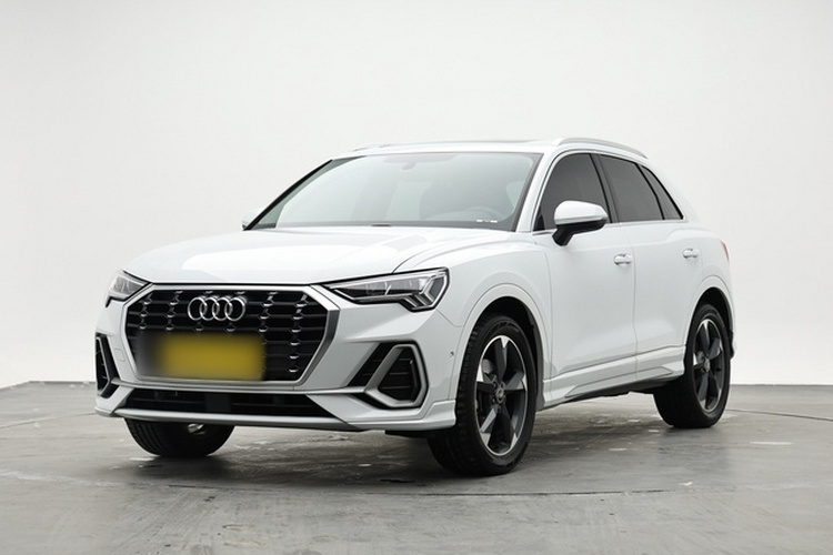 Audi Q3 2022 car image #2