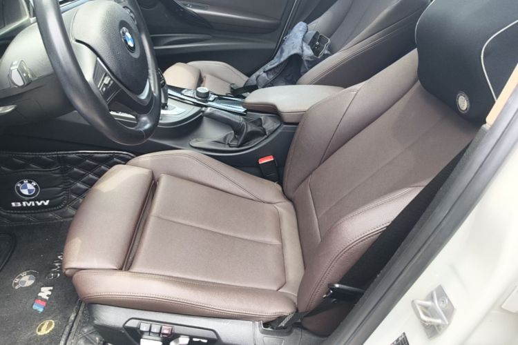 BMW 3 Series 2018 car image #15
