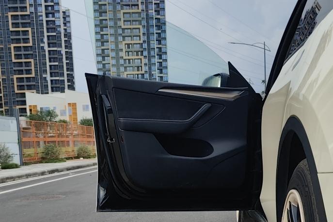 Tesla Model Y 2021 car image #7