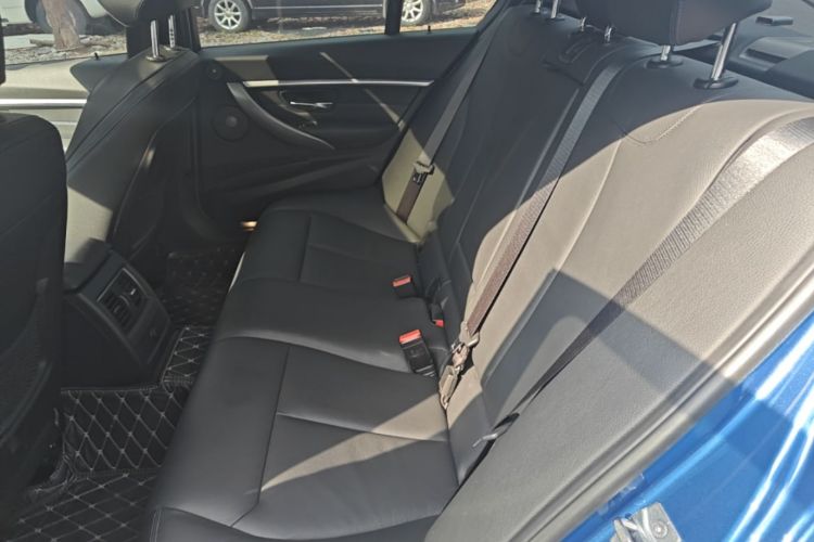 BMW 3 Series 2019 صورة سيارة #17