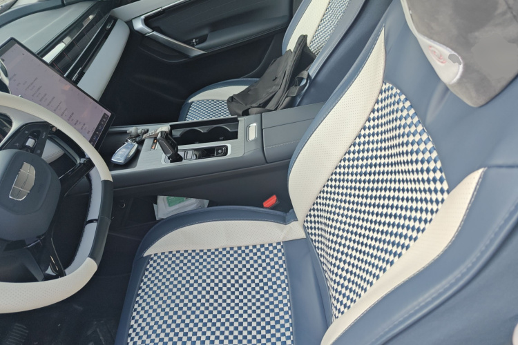 GEELY Boyue L 2024 immagine di auto #15