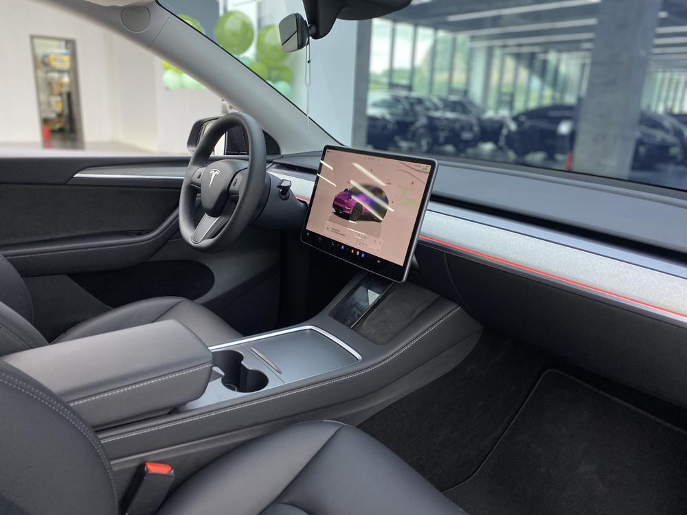 Tesla Model Y 2025 #25 Tesla Model Y 2025 car image #25