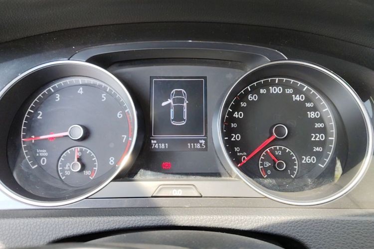 Volkswagen Golf 2017 car image #12