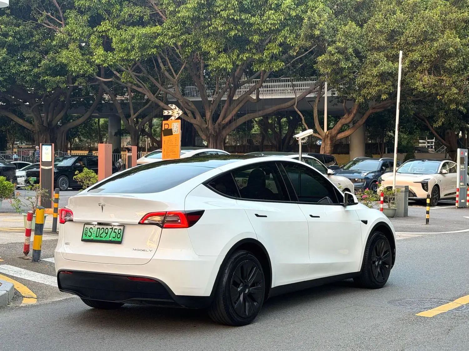 Tesla Model Y 2024 car image #7