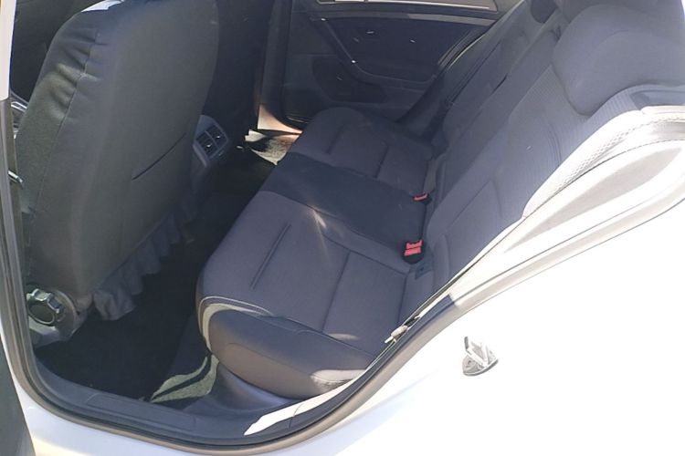 Volkswagen Golf 2017 car image #17
