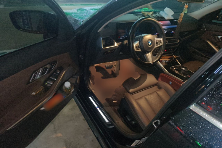 BMW 3 Series 2023 car image #9