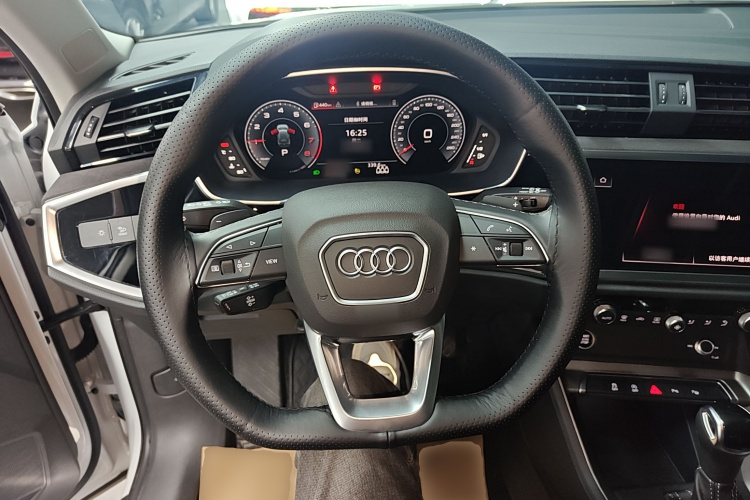 Audi Q3 2023 car image #11