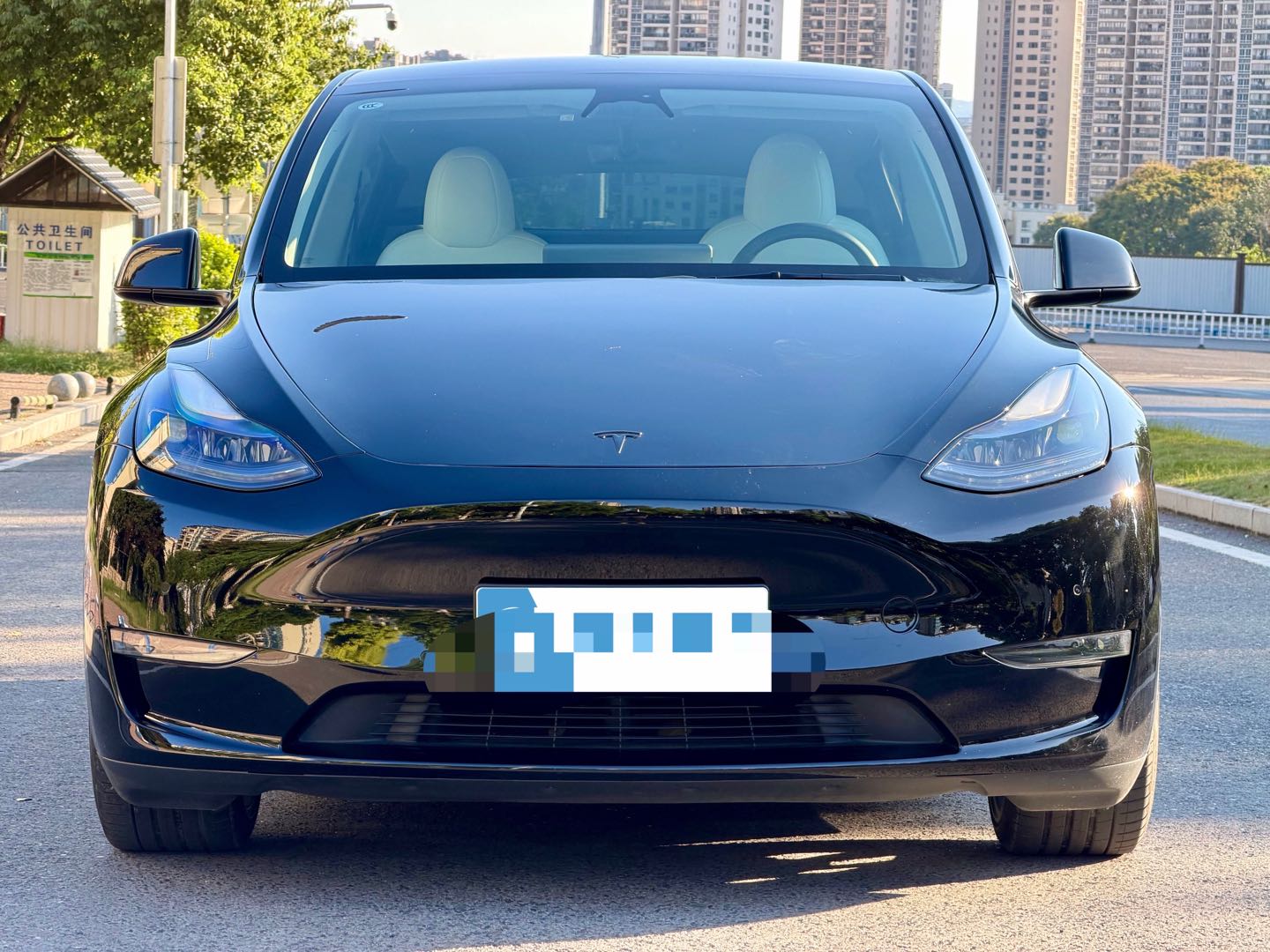 Tesla Model Y 2023 #4 Tesla Model Y 2023 car image #4