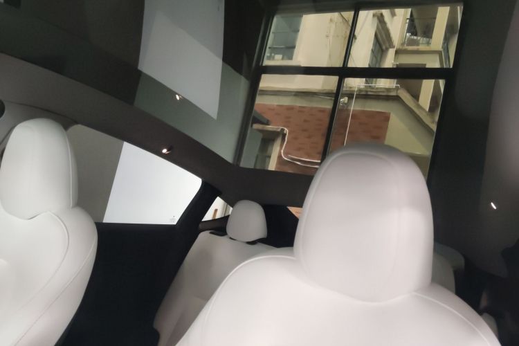 Tesla Model Y 2023 #20 Tesla Model Y 2023 car image #20