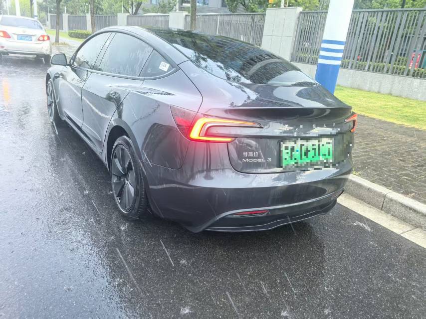 Tesla Model 3 2024 car image #3