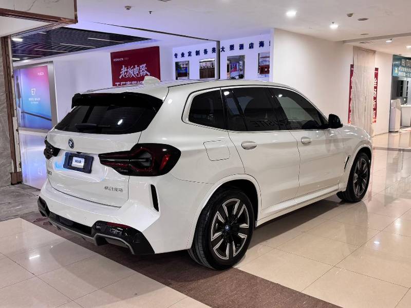 BMW iX3 2023 изображение автомобиля #9