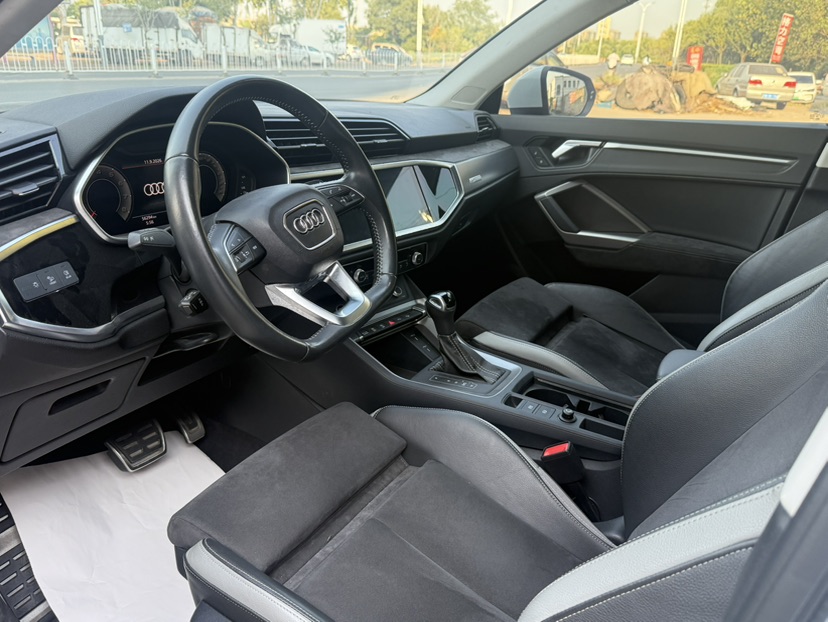 Audi Q3 2022 car image #4