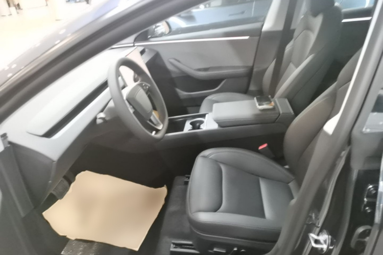 Tesla Model 3 2026 car image #19