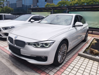BMW 3 Series 2018 car image 
