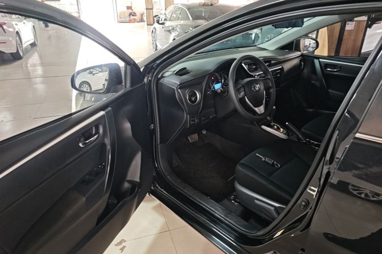 Toyota Corolla 2018 immagine di auto #11