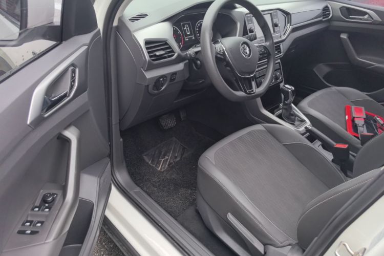 Volkswagen T-Cross 2020 image de voiture #16