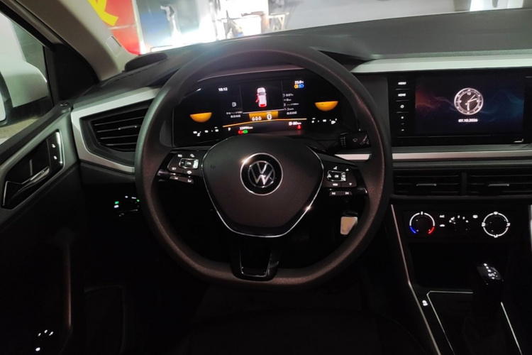 Volkswagen Polo 2023 car image #11