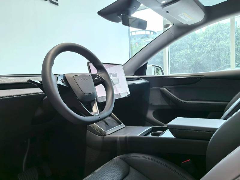 Tesla Model Y 2026 car image #3
