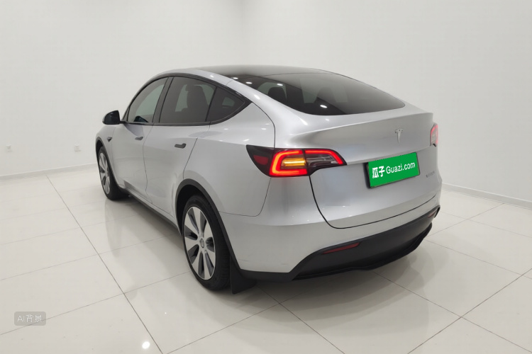 Tesla Model Y 2023 car image #5