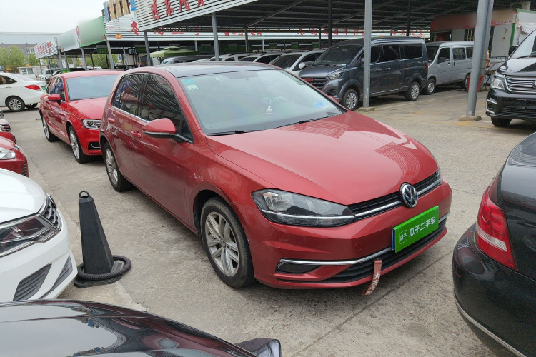 Volkswagen Golf 2018 car image #4