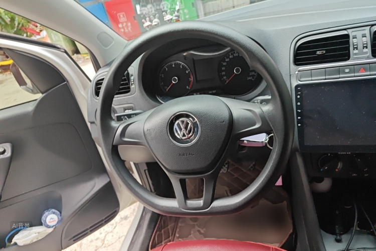 Volkswagen Polo 2017 car image #12