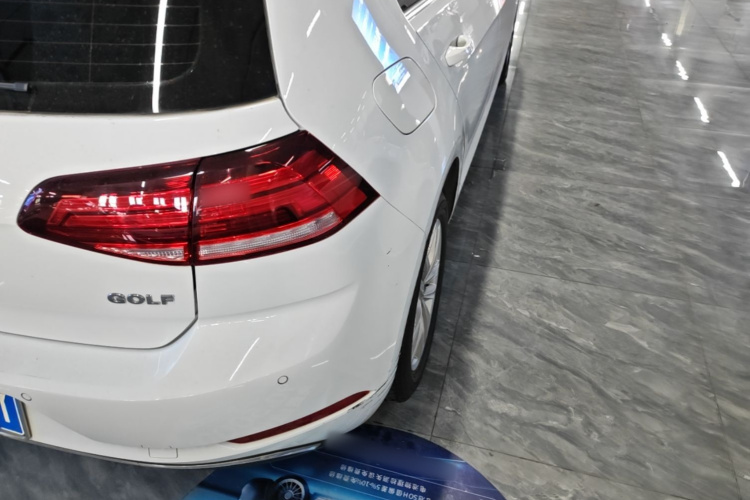 Volkswagen Golf 2019 car image #8