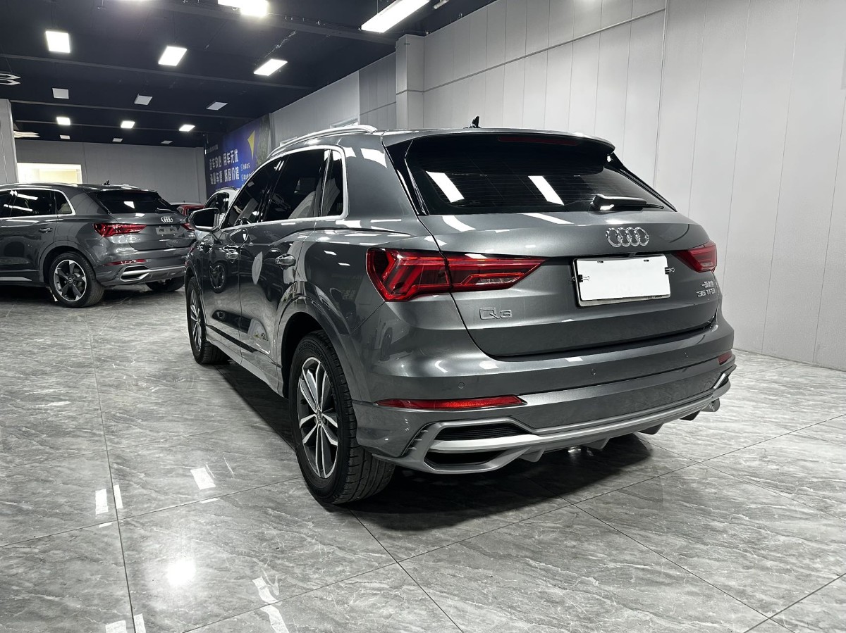 Audi Q3 2023 car image #9