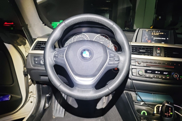 BMW 3 Series GT 2016 immagine di auto #13