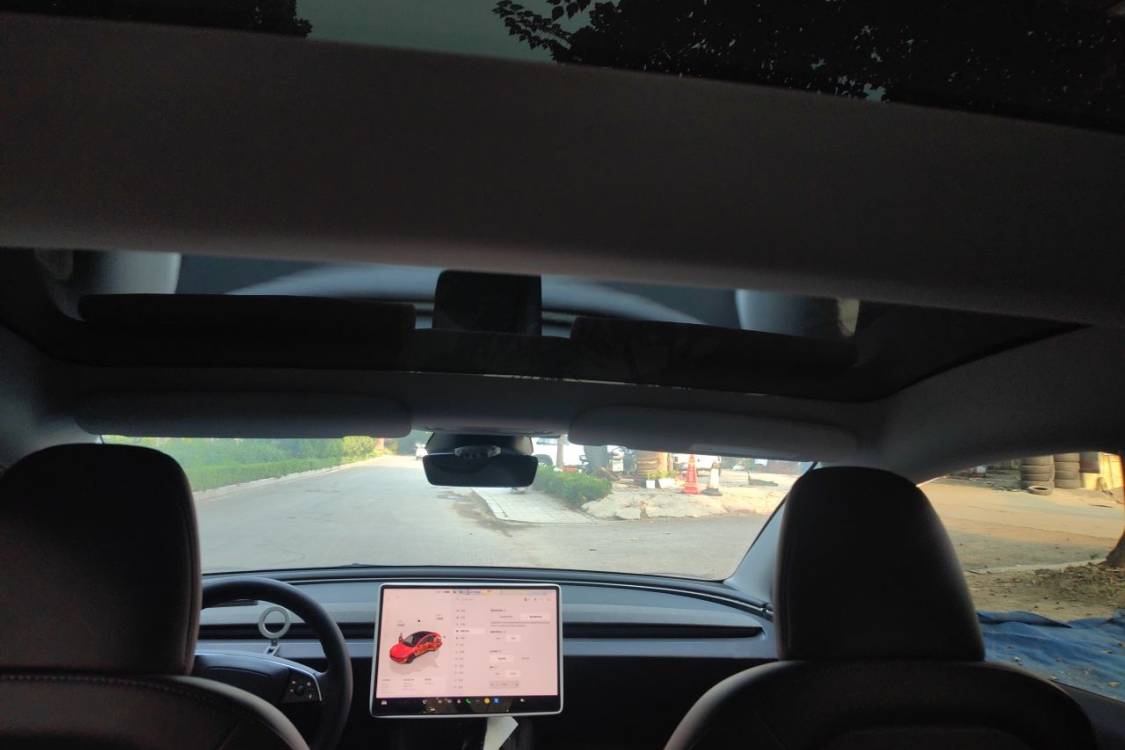 Tesla Model 3 2023 car image #20