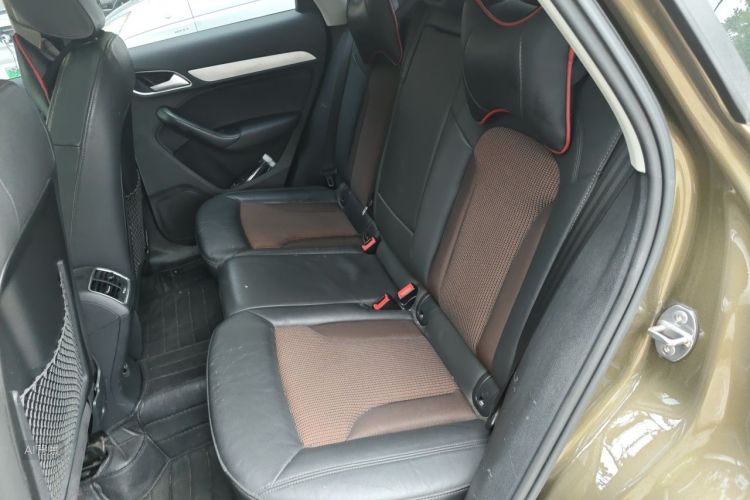 Audi Q3 2017 car image #19