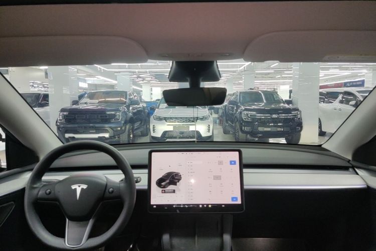 Tesla Model Y 2023 #18 Tesla Model Y 2023 car image #18