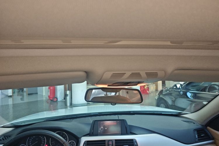BMW 3 Series 2015 car image #18