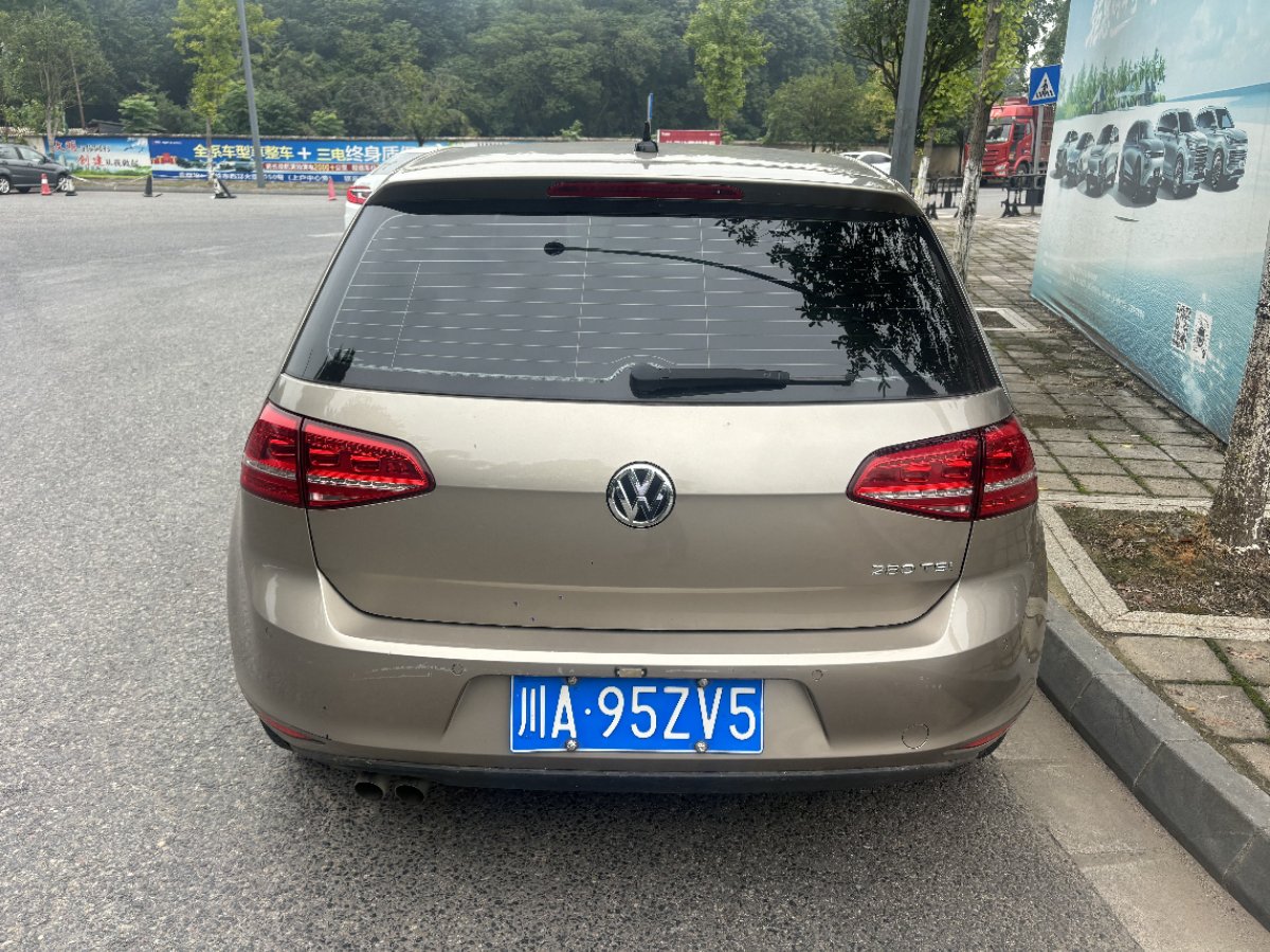 Volkswagen Golf 2017 car image #4